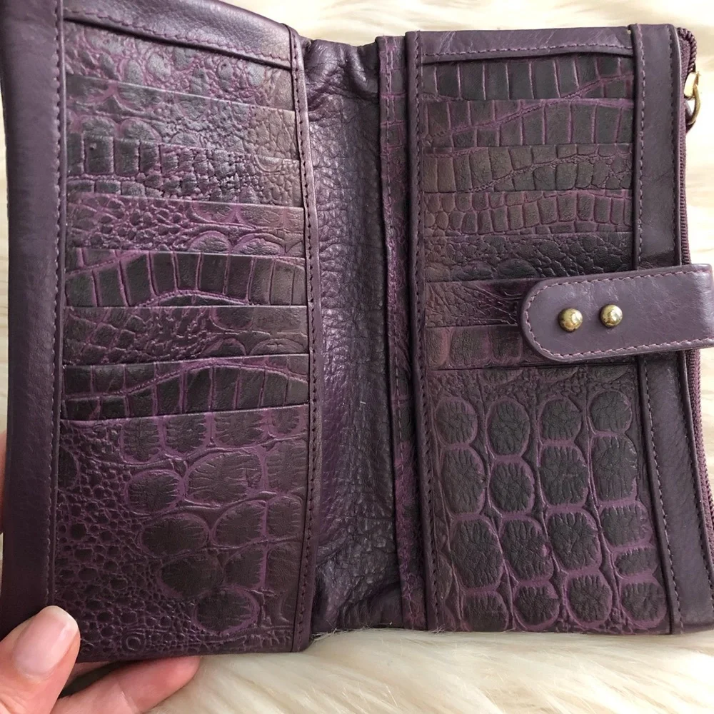 Great American Leather Works purple embossed leather wallet clutch purse - Picture 3 of 11